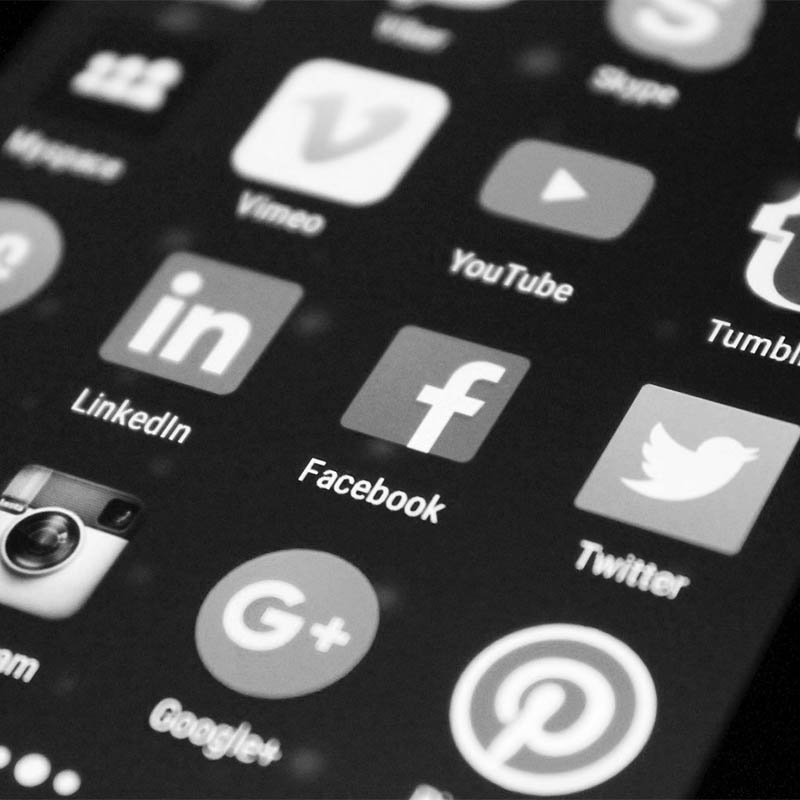 Sociala medier ikoner på en mobiltelefon