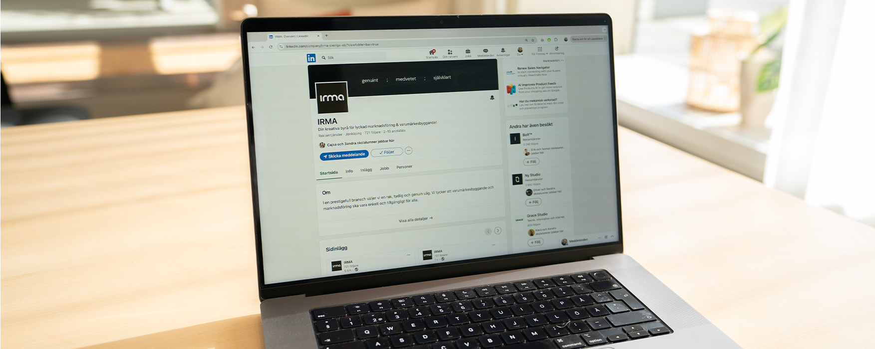 Dator med IRMAs LinkedIn profil på